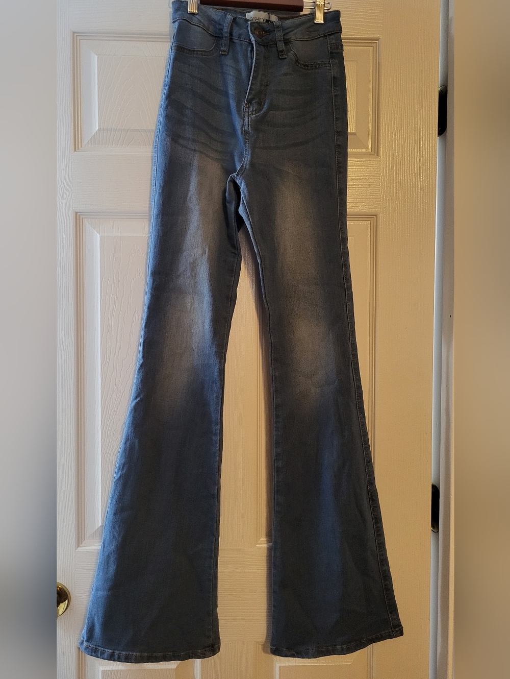 Fashion Nova High-Rise Flare Jeans in Washed Blue